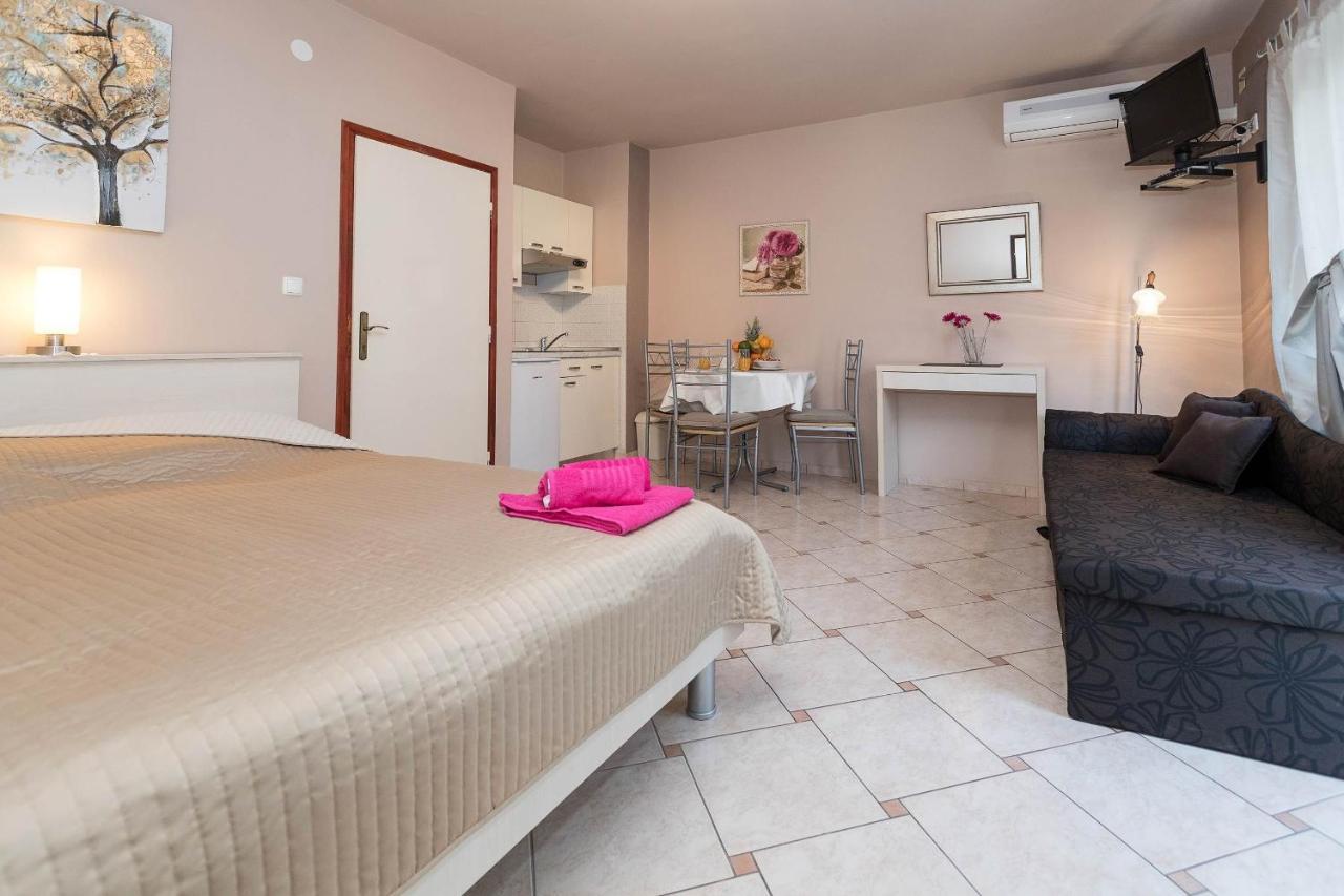 Apartments Karmen 1 Crikvenica Luaran gambar