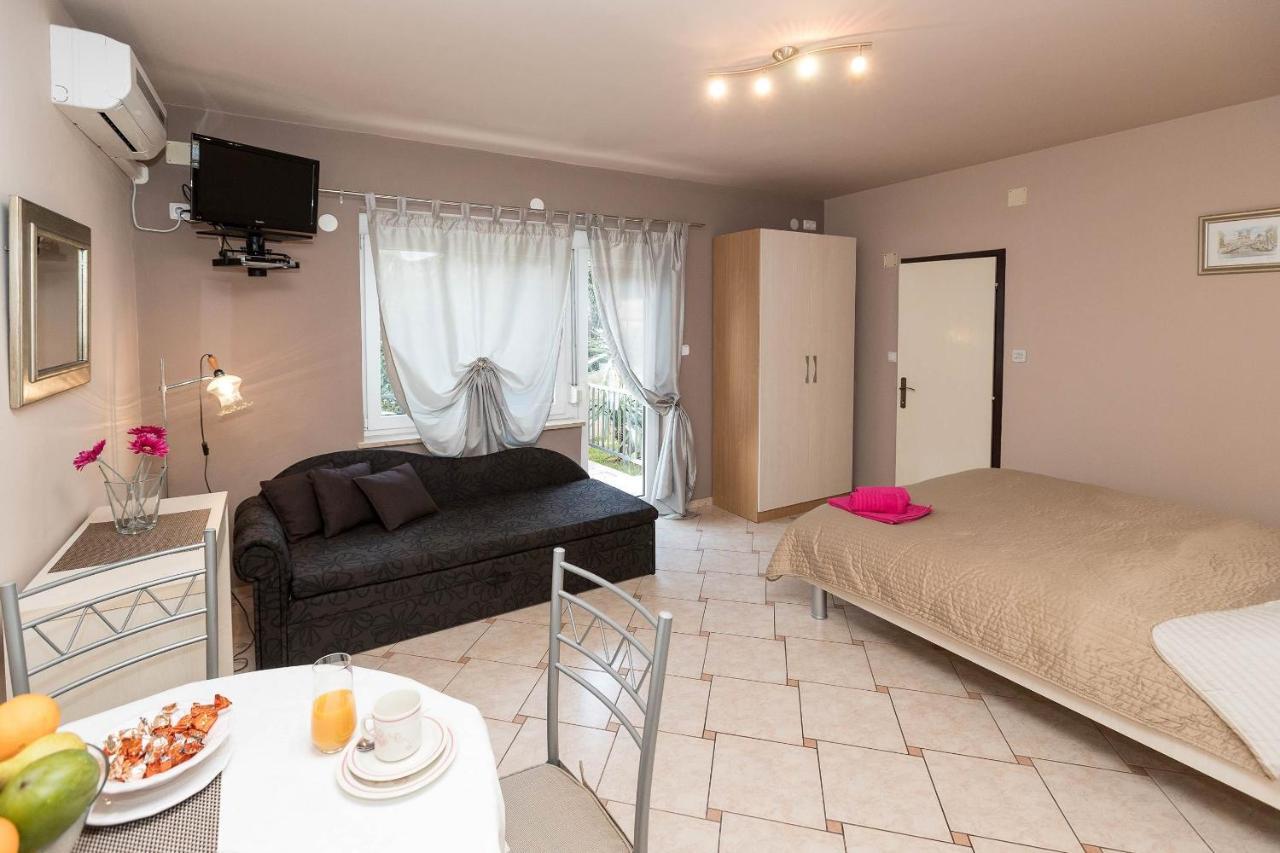 Apartments Karmen 1 Crikvenica Luaran gambar